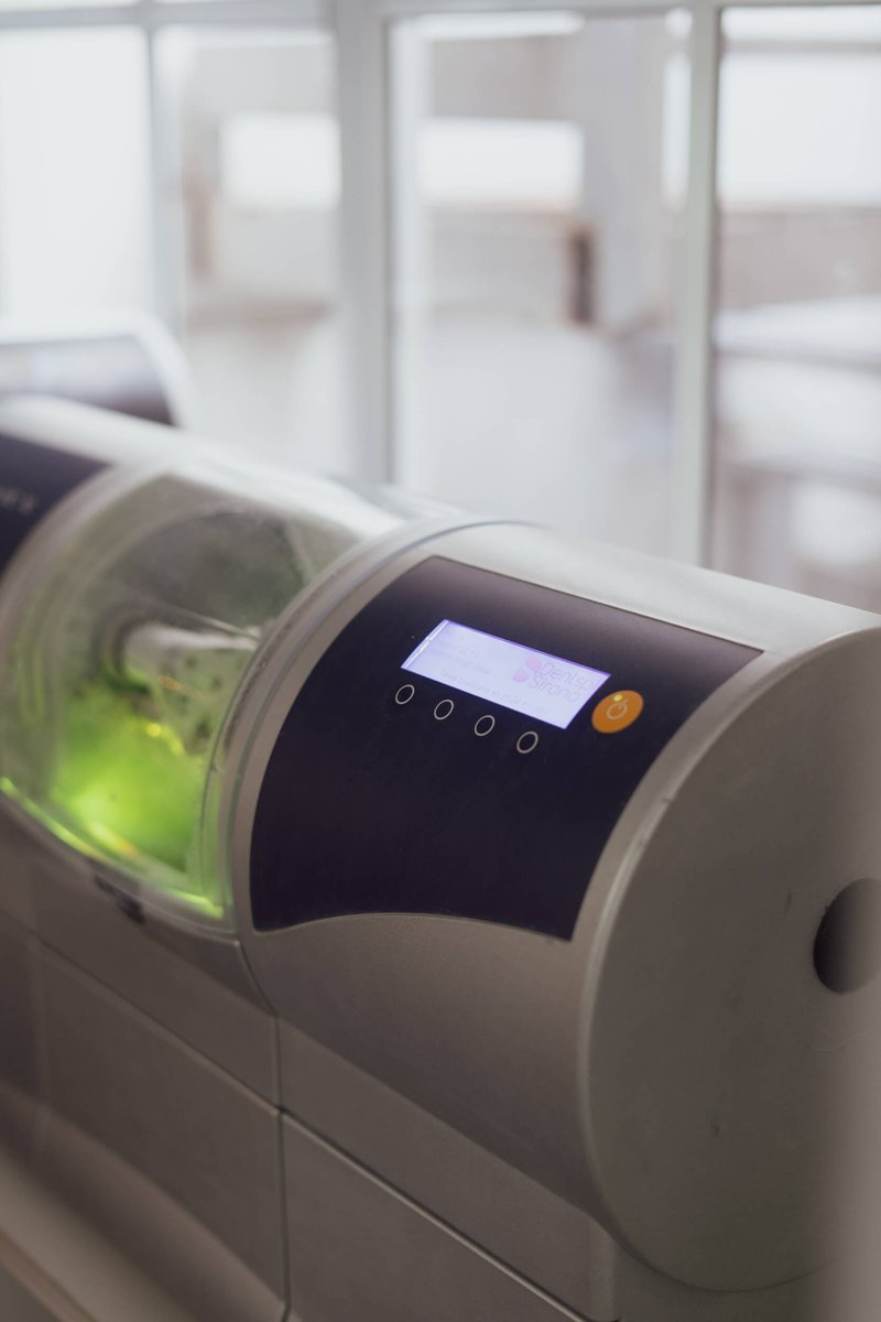 Fresadora Robótica Dentsply Sirona